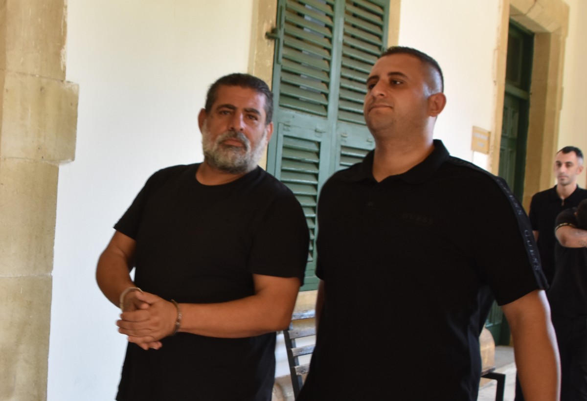 Kahvehanedeki tartışmada yumruk attı, burun kemiğini kırdı